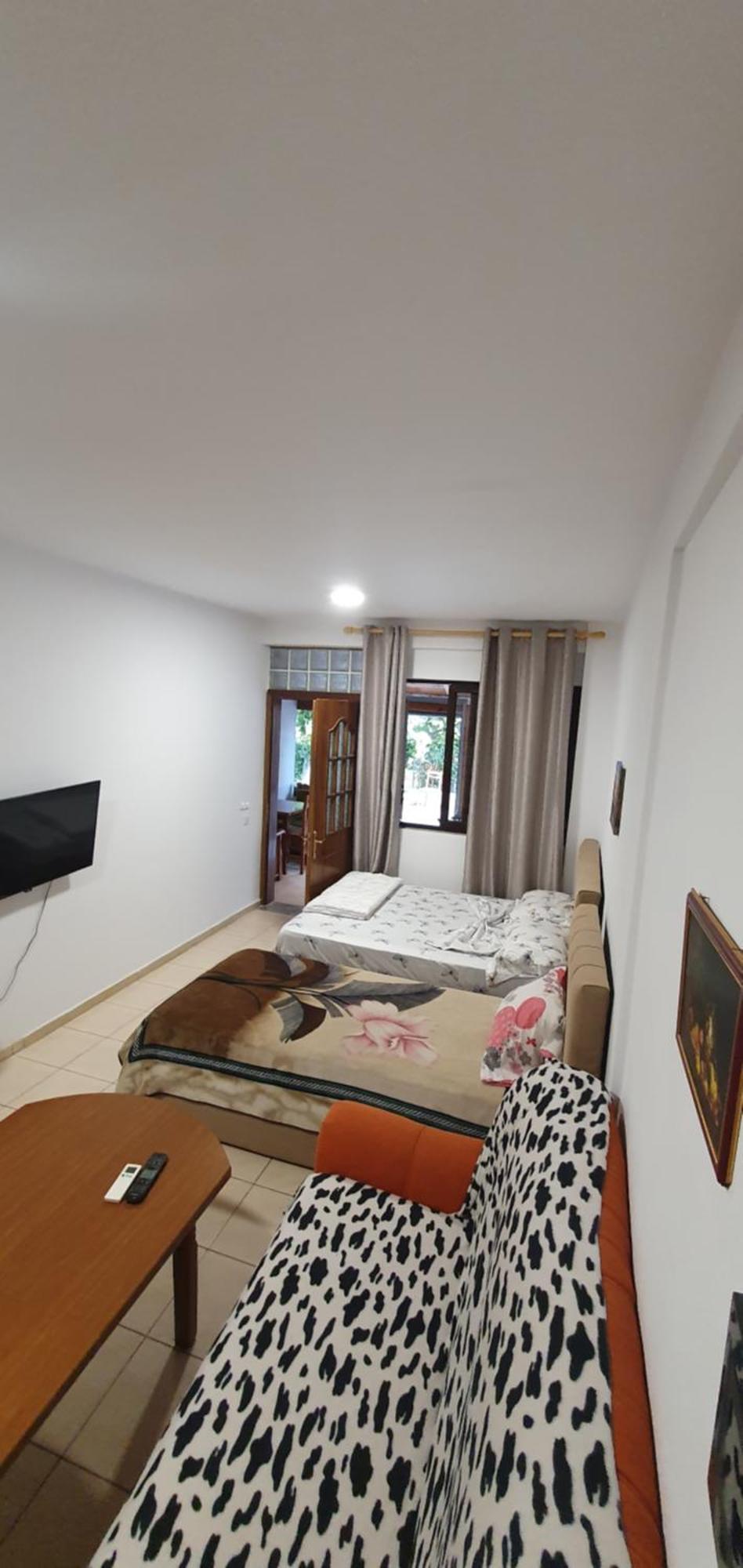 Small In * Durrës